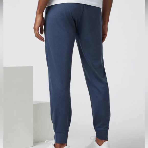 Vuori Ponto Performance Jogger DreamKnit™ Joggers. Size small.